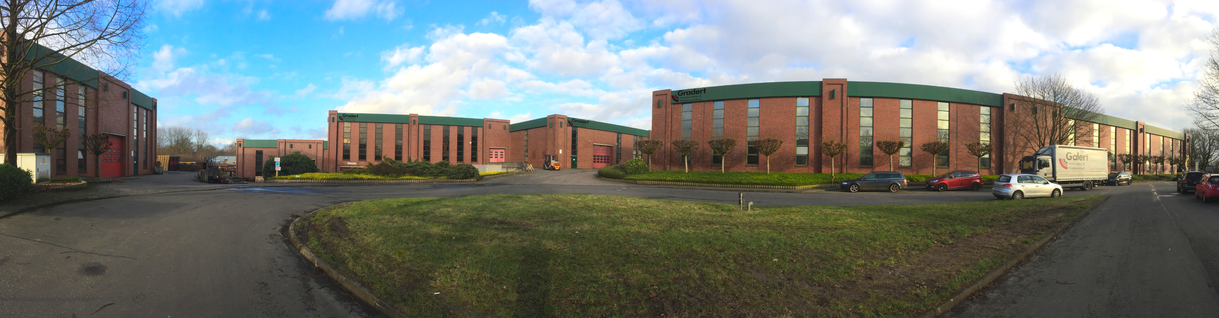 2020: Gesamtansicht, 12000 qm Produktionsfläche Panorama der Produktionshallen und Firmensitz